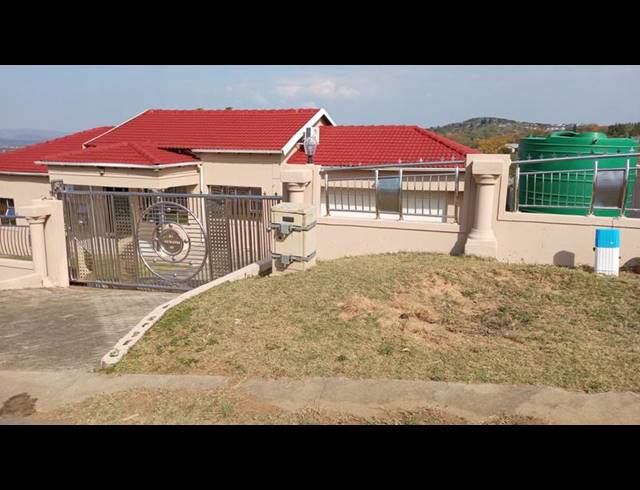 4 BEDROOM HOUSE FOR SALE IN ULUNDI B